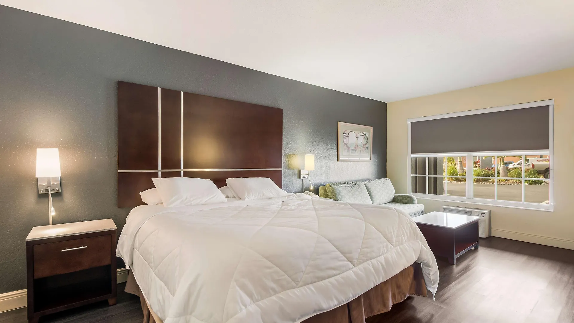 Surestay Hotel By Best Western Sarasota Lido Beach