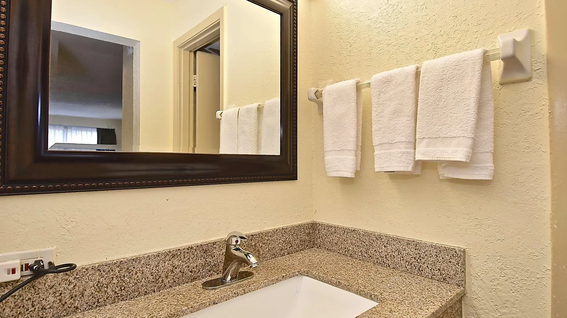 Surestay Hotel By Best Western Sarasota Lido Beach